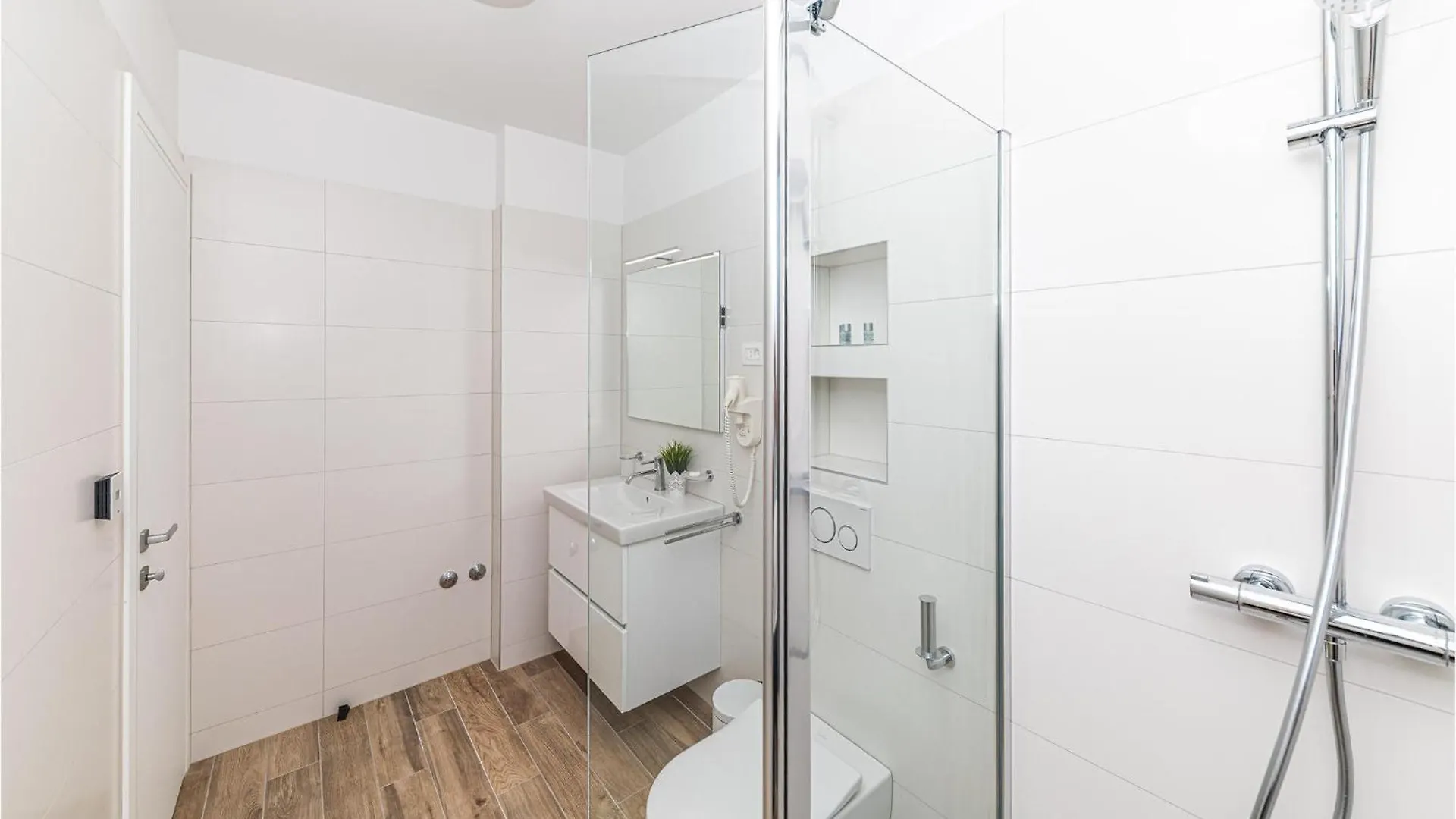 Tatil Evi Lovely Home In Seget Vranjica With House Sea View